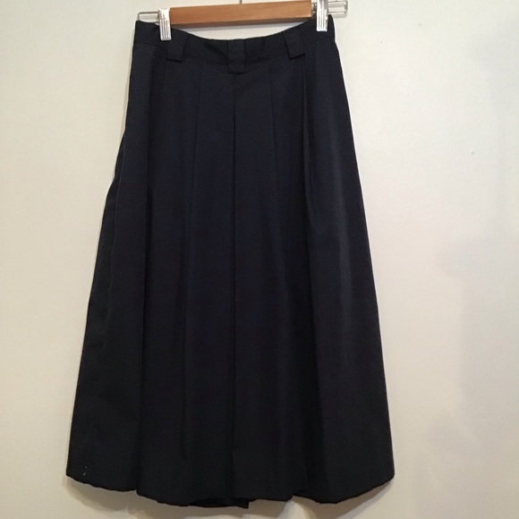 Tilley Endurables High Rise Navy Gaucho’s (Shorts) - Picture 2 of 6